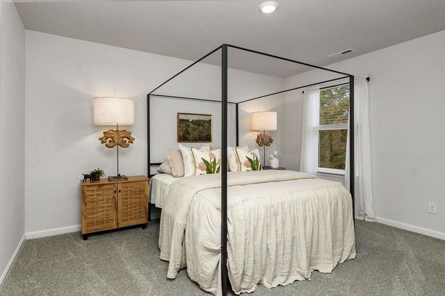 411 STONEWALL JACKSON BLVD, Staunton, VA 24401