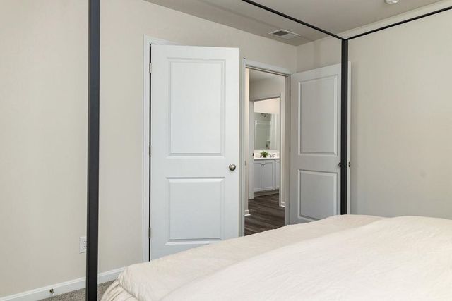 411 STONEWALL JACKSON BLVD, Staunton, VA 24401