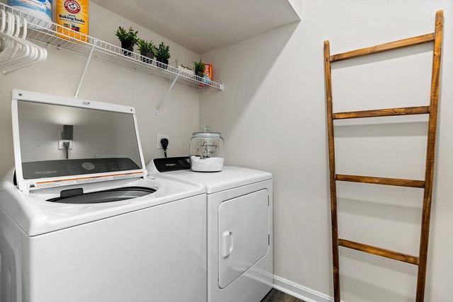 411 STONEWALL JACKSON BLVD, Staunton, VA 24401