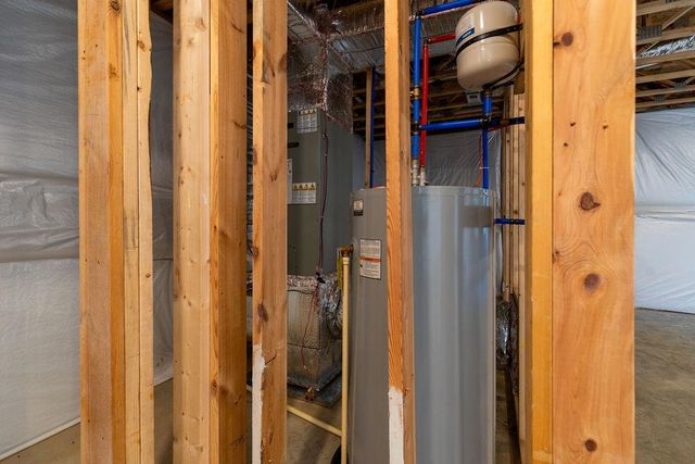 411 STONEWALL JACKSON BLVD, Staunton, VA 24401