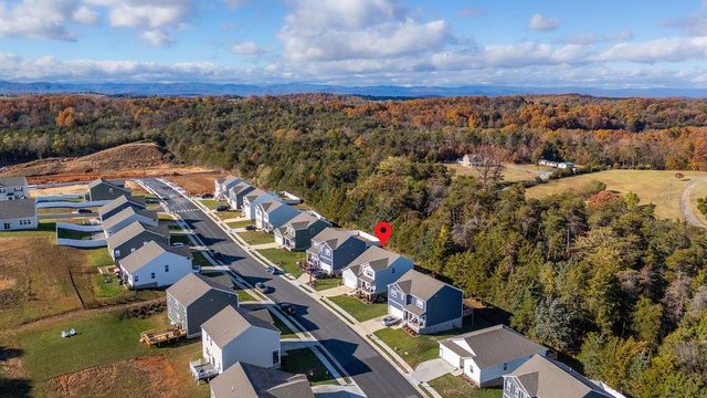 411 STONEWALL JACKSON BLVD, Staunton, VA 24401