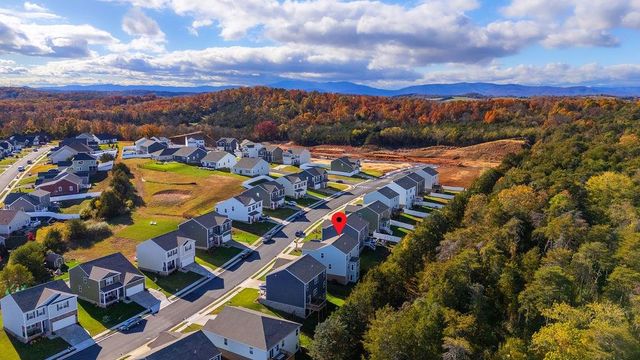 411 STONEWALL JACKSON BLVD, Staunton, VA 24401