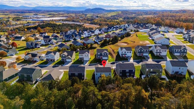 411 STONEWALL JACKSON BLVD, Staunton, VA 24401