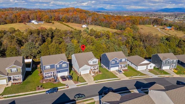 411 STONEWALL JACKSON BLVD, Staunton, VA 24401