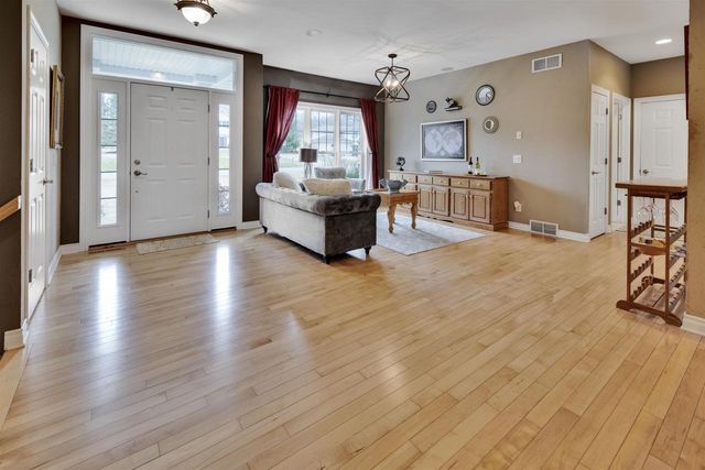 3753 Coachman Way, Cross Plains, WI 53528