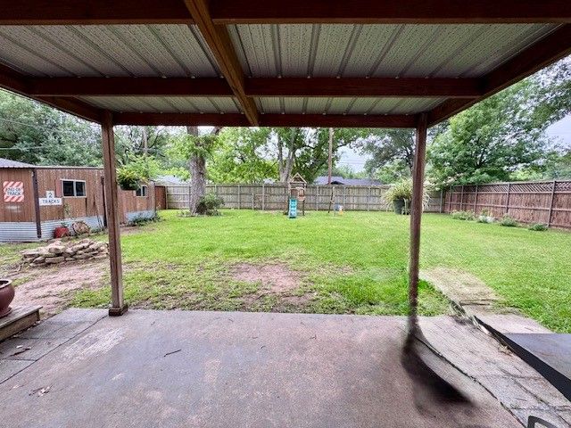 2002 Mimosa Drive, Corsicana, TX 75110