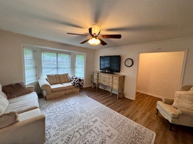 2002 Mimosa Drive, Corsicana, TX 75110