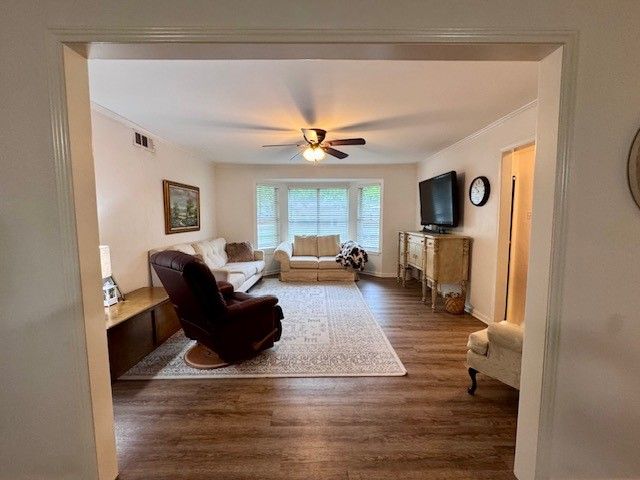 2002 Mimosa Drive, Corsicana, TX 75110