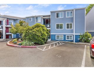 47 EAGLE CREST Dr #13, Lake Oswego, OR 97035