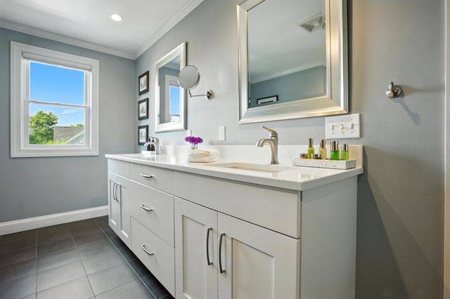 71 Lilly Creek Lane, Shelburne, VT 05482