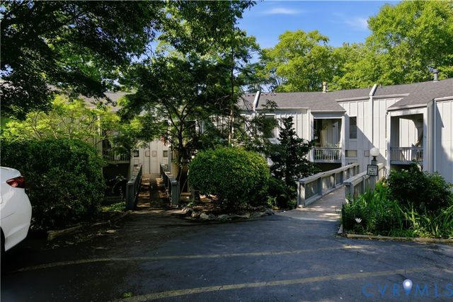 10308 Iron Mill Rd, North Chesterfield, VA 23235