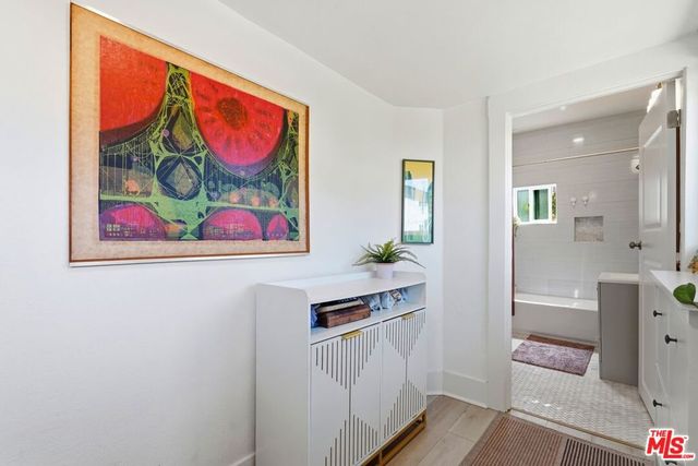 527 W 52nd Street, Los Angeles, CA 90037