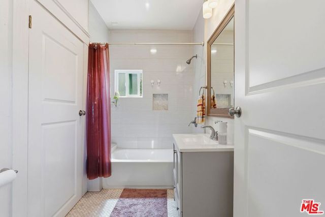 527 W 52nd Street, Los Angeles, CA 90037