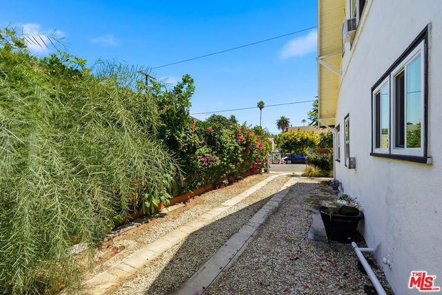 527 W 52nd Street, Los Angeles, CA 90037