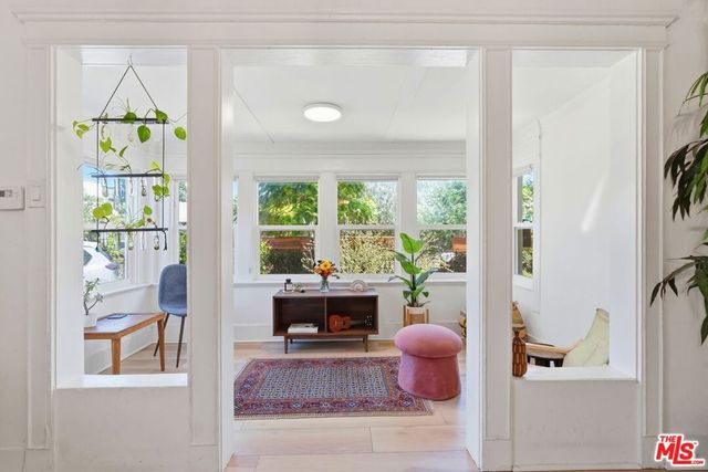 527 W 52nd Street, Los Angeles, CA 90037