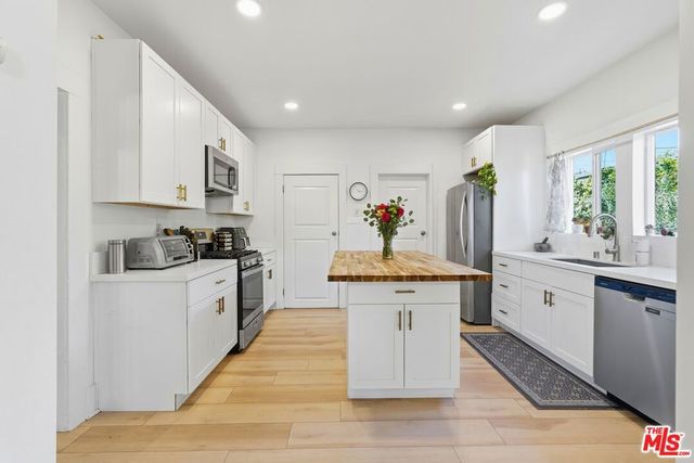 527 W 52nd Street, Los Angeles, CA 90037
