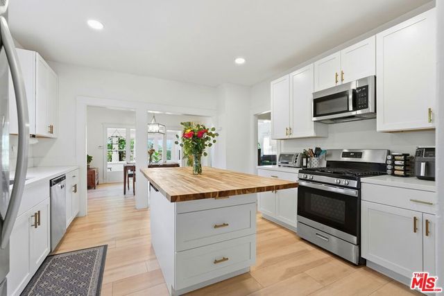 527 W 52nd Street, Los Angeles, CA 90037
