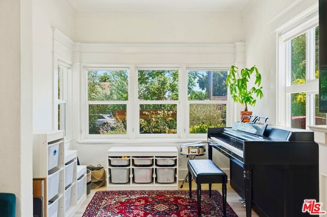 527 W 52nd Street, Los Angeles, CA 90037