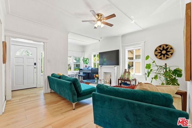 527 W 52nd Street, Los Angeles, CA 90037