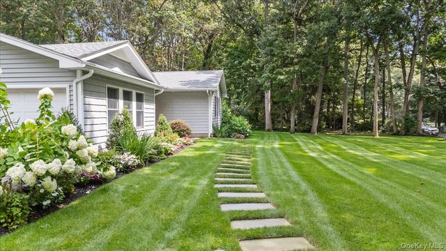 23 Overlook Drive, Laurel Hollow, NY 11791