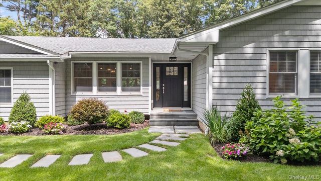 23 Overlook Drive, Laurel Hollow, NY 11791