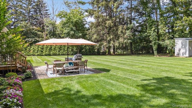 23 Overlook Drive, Laurel Hollow, NY 11791