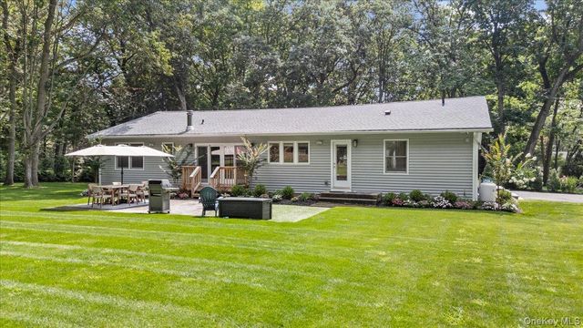 23 Overlook Drive, Laurel Hollow, NY 11791