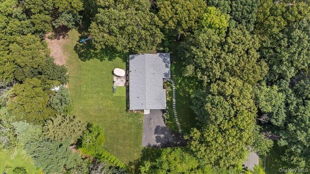 23 Overlook Drive, Laurel Hollow, NY 11791