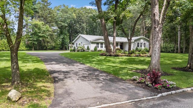 23 Overlook Drive, Laurel Hollow, NY 11791