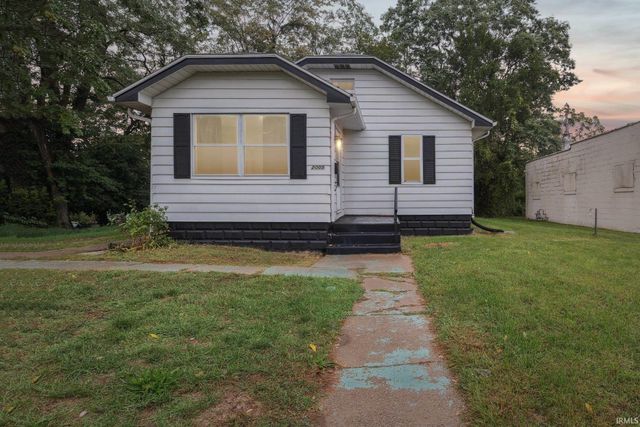 2005 Prairie Avenue, South Bend, IN 46613
