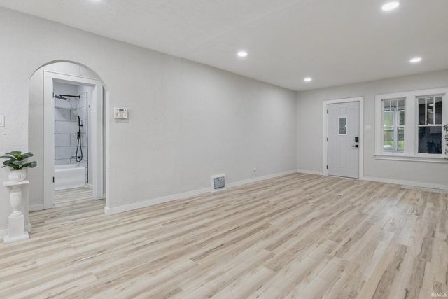 2005 Prairie Avenue, South Bend, IN 46613