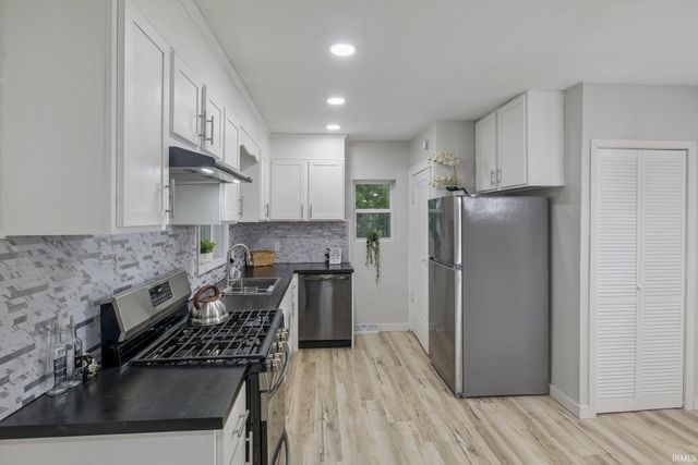 2005 Prairie Avenue, South Bend, IN 46613