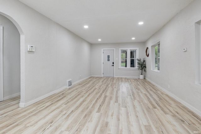 2005 Prairie Avenue, South Bend, IN 46613
