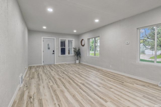 2005 Prairie Avenue, South Bend, IN 46613