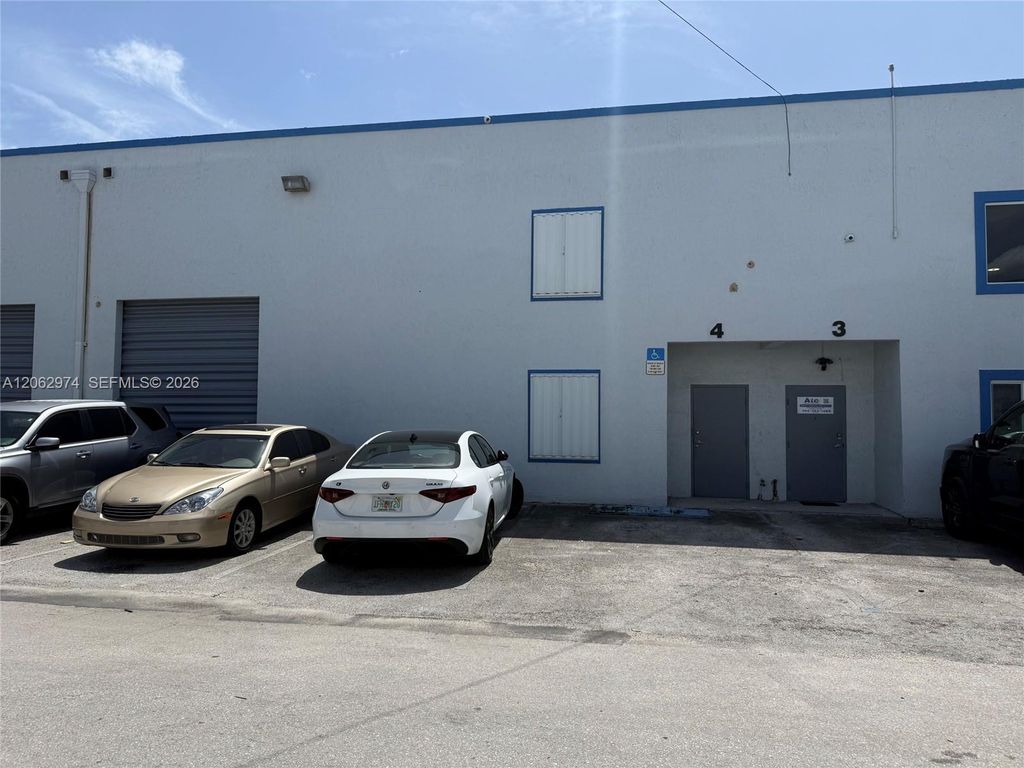 2205 W 80th St F-4, Hialeah, FL 33016