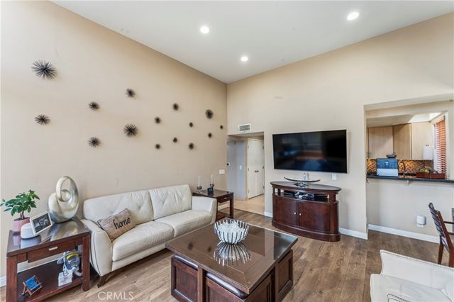 7826 Topanga Canyon Blvd 308, Canoga Park, CA 91304