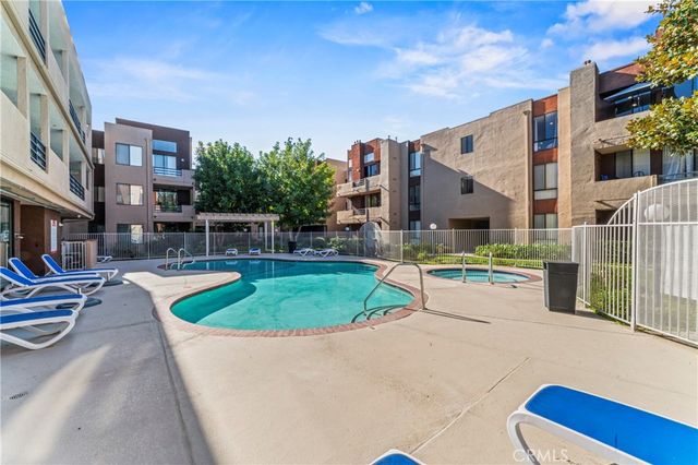 7826 Topanga Canyon Blvd 308, Canoga Park, CA 91304