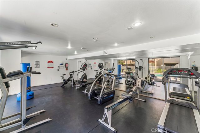 7826 Topanga Canyon Blvd 308, Canoga Park, CA 91304