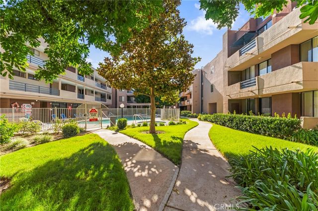 7826 Topanga Canyon Blvd 308, Canoga Park, CA 91304