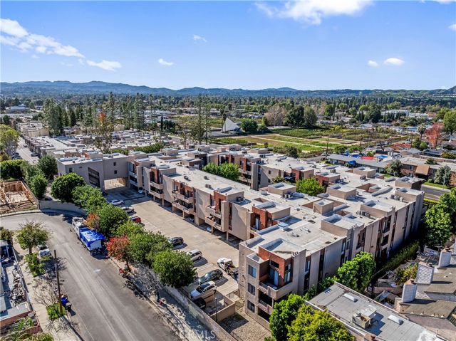 7826 Topanga Canyon Blvd 308, Canoga Park, CA 91304