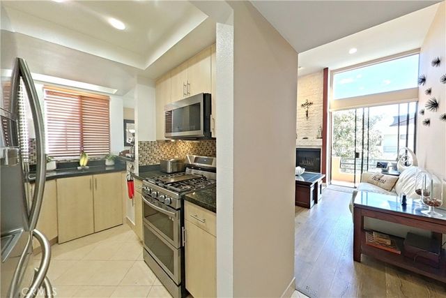 7826 Topanga Canyon Blvd 308, Canoga Park, CA 91304
