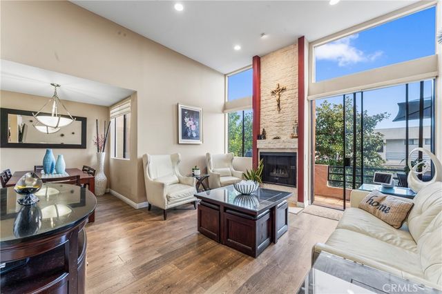 7826 Topanga Canyon Blvd 308, Canoga Park, CA 91304