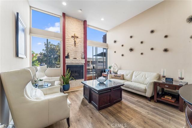 7826 Topanga Canyon Blvd 308, Canoga Park, CA 91304