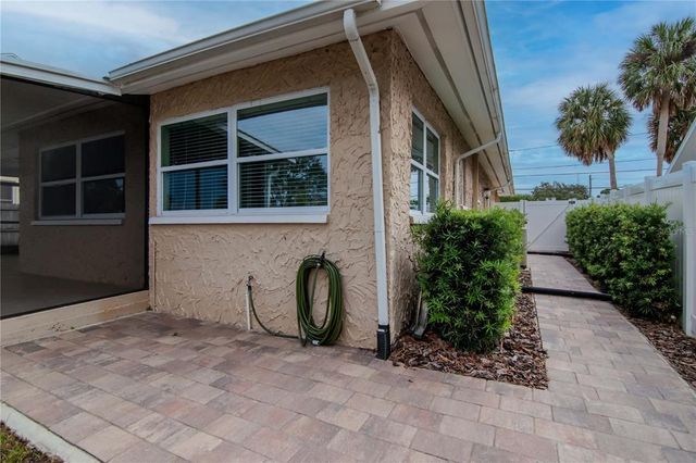 415 CROSSWINDS DRIVE, Palm Harbor, FL 34683