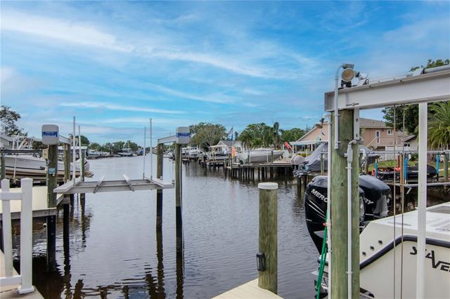 415 CROSSWINDS DRIVE, Palm Harbor, FL 34683
