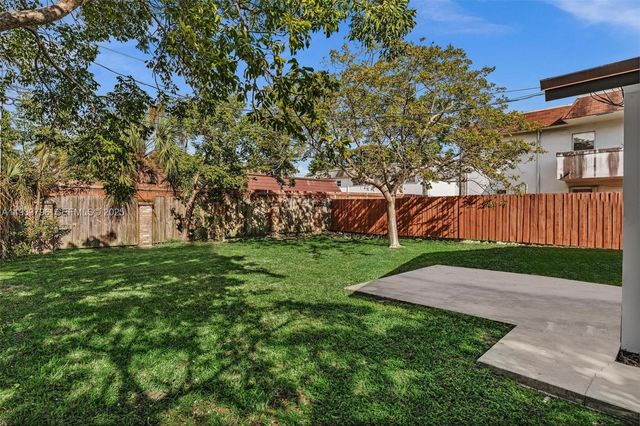 329 SW 1st Ct 1, Pompano Beach, FL 33060