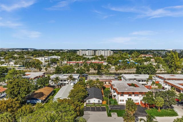 329 SW 1st Ct 1, Pompano Beach, FL 33060