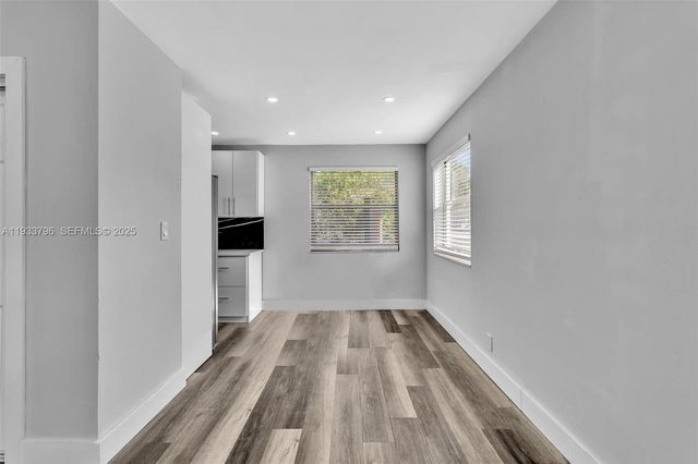 329 SW 1st Ct 1, Pompano Beach, FL 33060