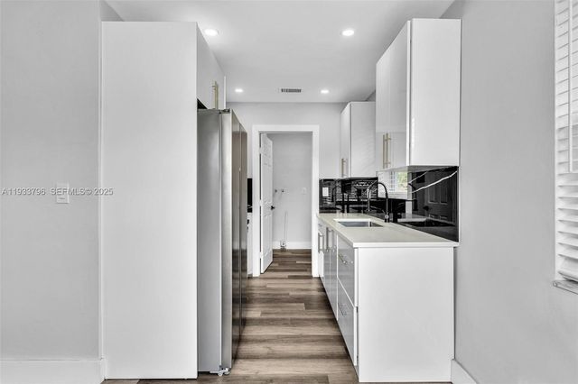 329 SW 1st Ct 1, Pompano Beach, FL 33060