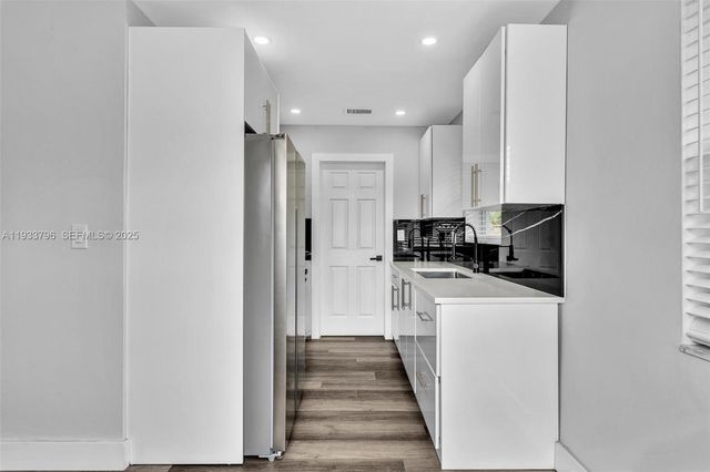 329 SW 1st Ct 1, Pompano Beach, FL 33060